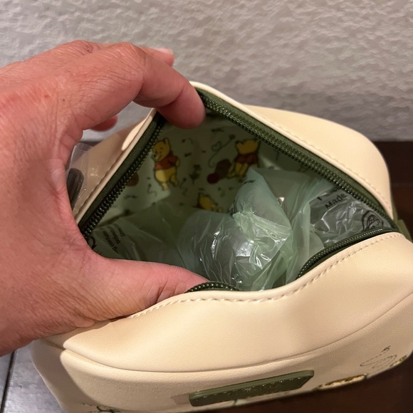 NWT Loungefly Disney Winnie the Pooh Makeup Bag - Picture 6 of 6